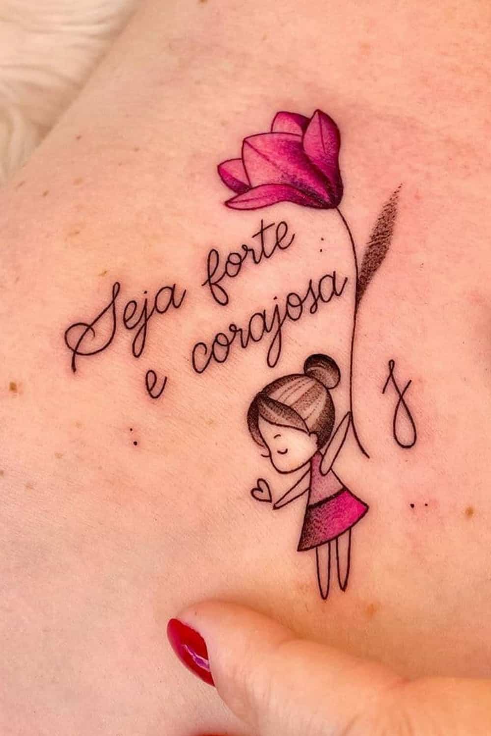 tatuaje de letras en mujer 37