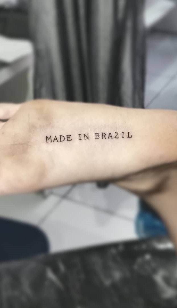 tatuaje de letras en mujer 52