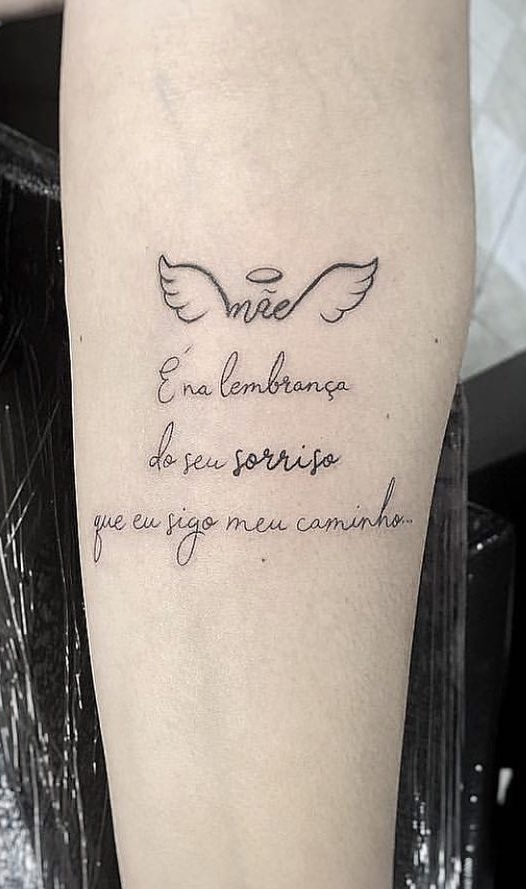 tatuaje de letras en mujer 61