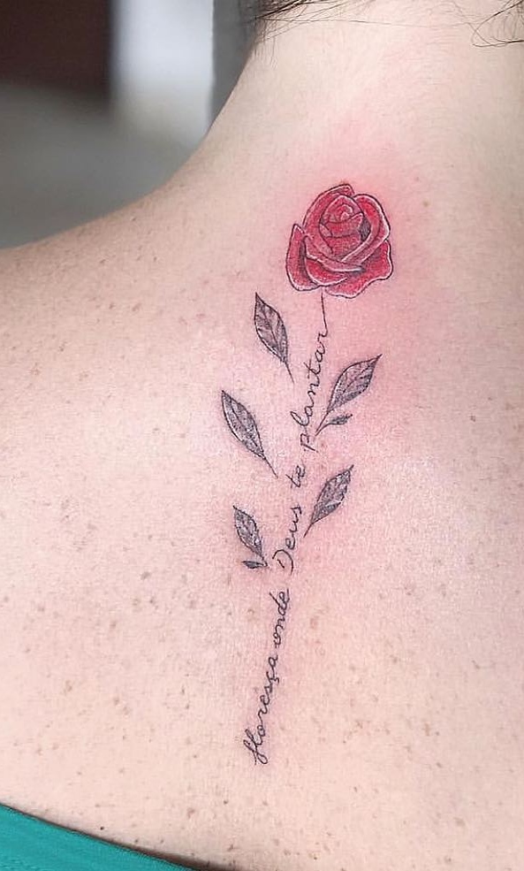 tatuaje de letras en mujer 72