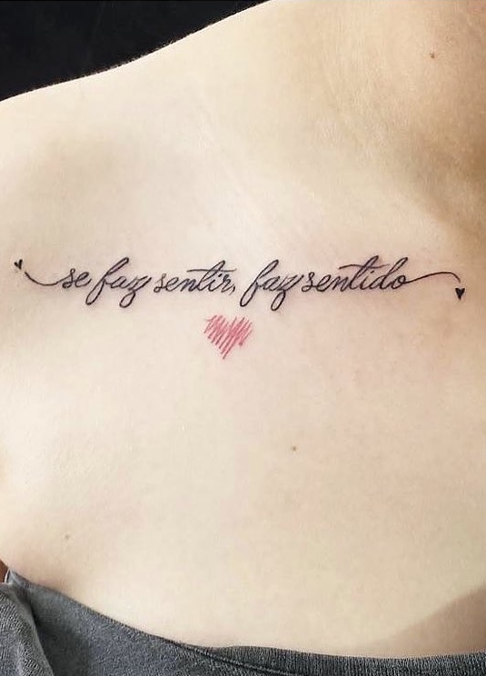 tatuaje de letras en mujer 90