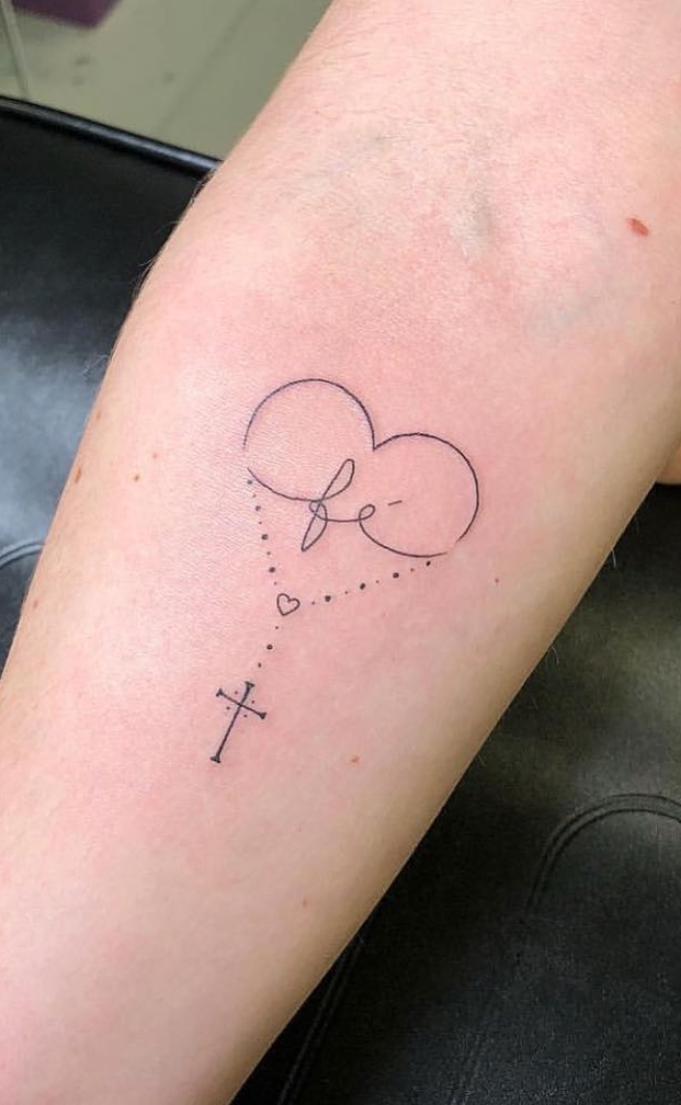 tatuaje de letras en mujer 95