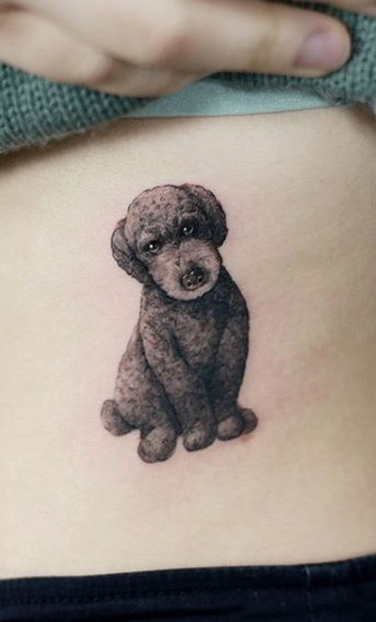 tatuaje de perro en mujer 09