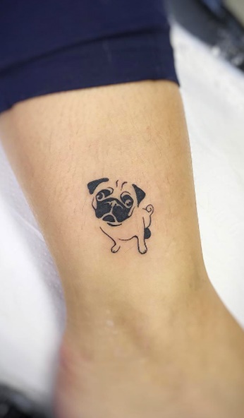 tatuaje de perro en mujer 103