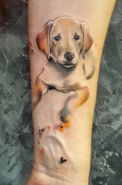 tatuaje de perro en mujer 16