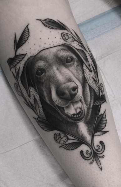tatuaje de perro en mujer 23