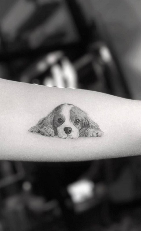 tatuaje de perro en mujer 50