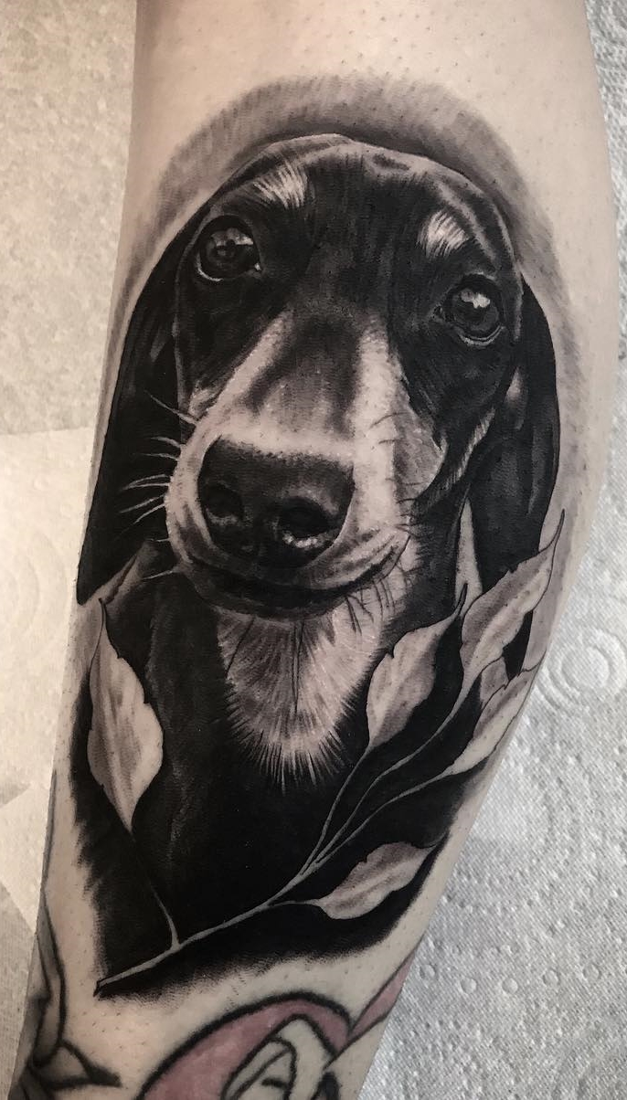 tatuaje de perro en mujer 53