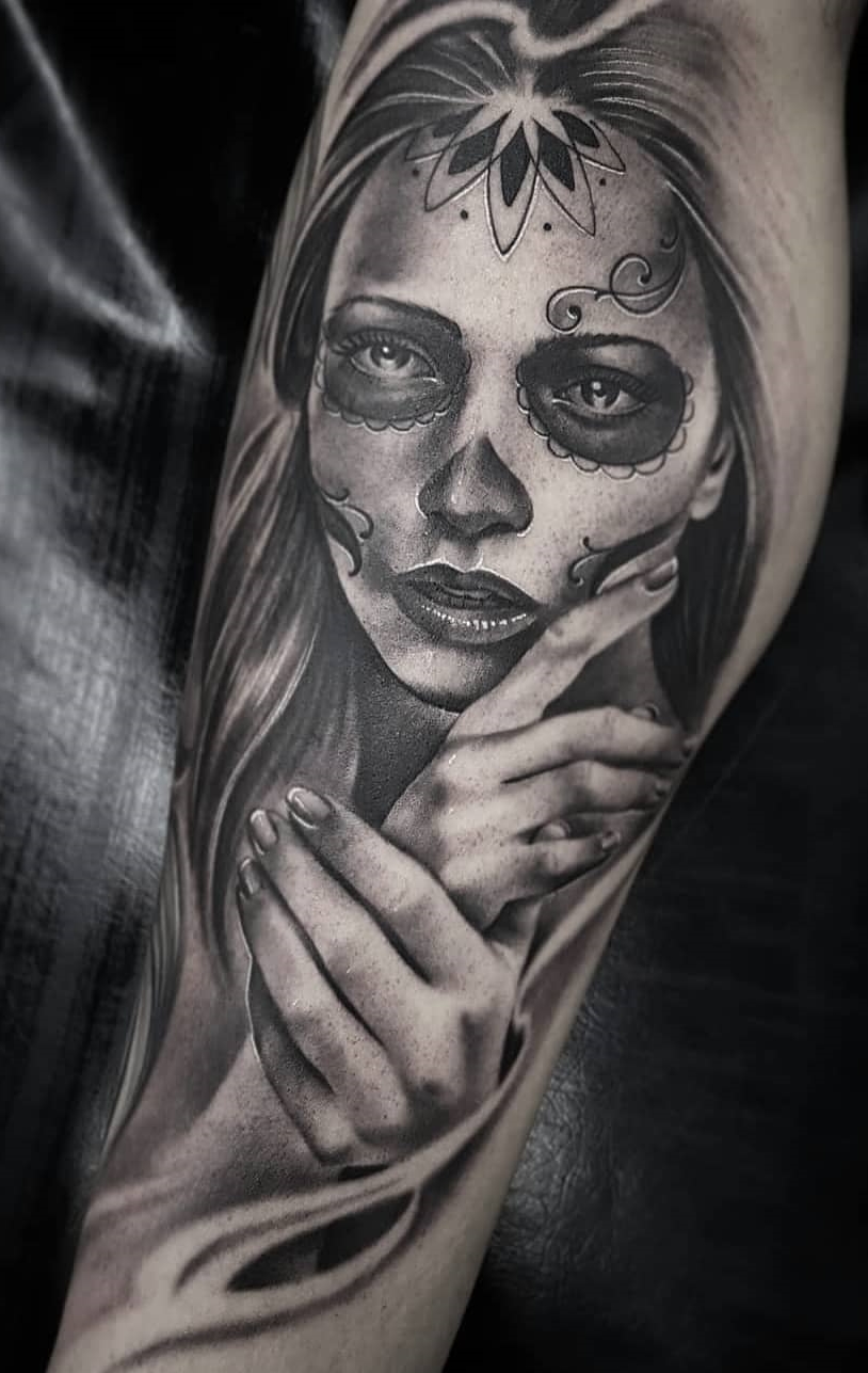 tatuaje en antebrazo de mujer 06