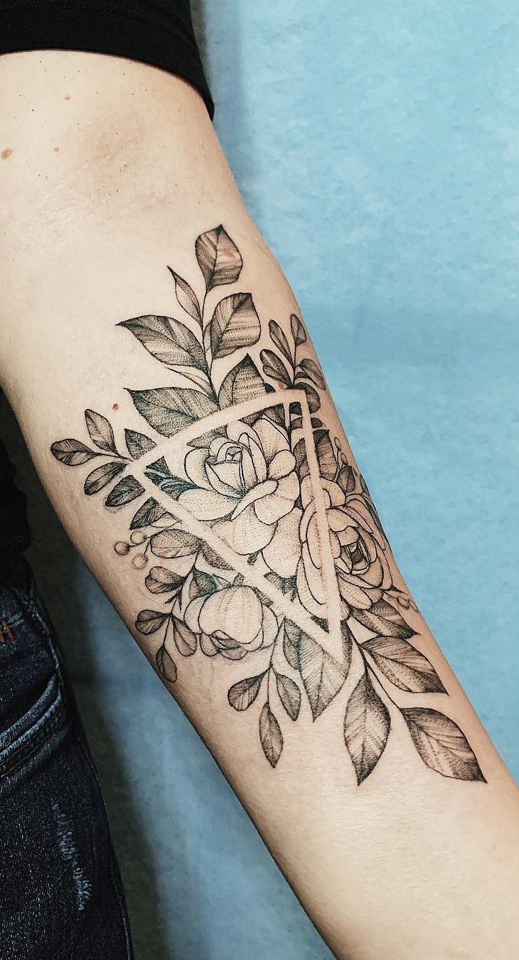 tatuaje en antebrazo de mujer 102