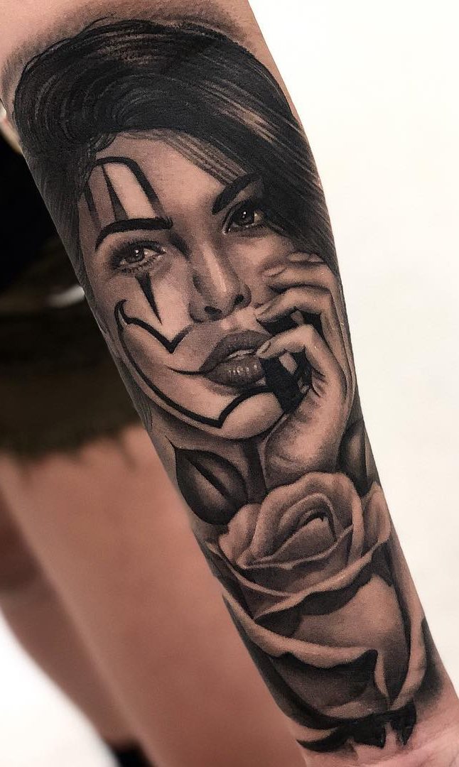 tatuaje en antebrazo de mujer 108