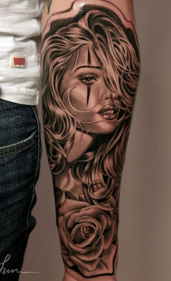 tatuaje en antebrazo de mujer 129