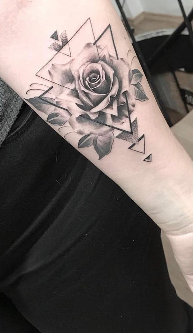 tatuaje en antebrazo de mujer 30