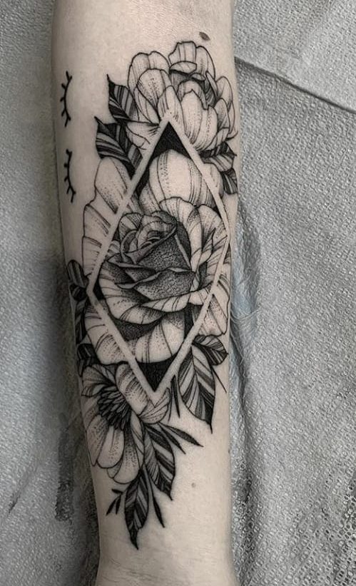 tatuaje en antebrazo de mujer 80