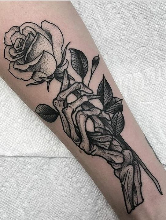 tatuaje en antebrazo de mujer 81