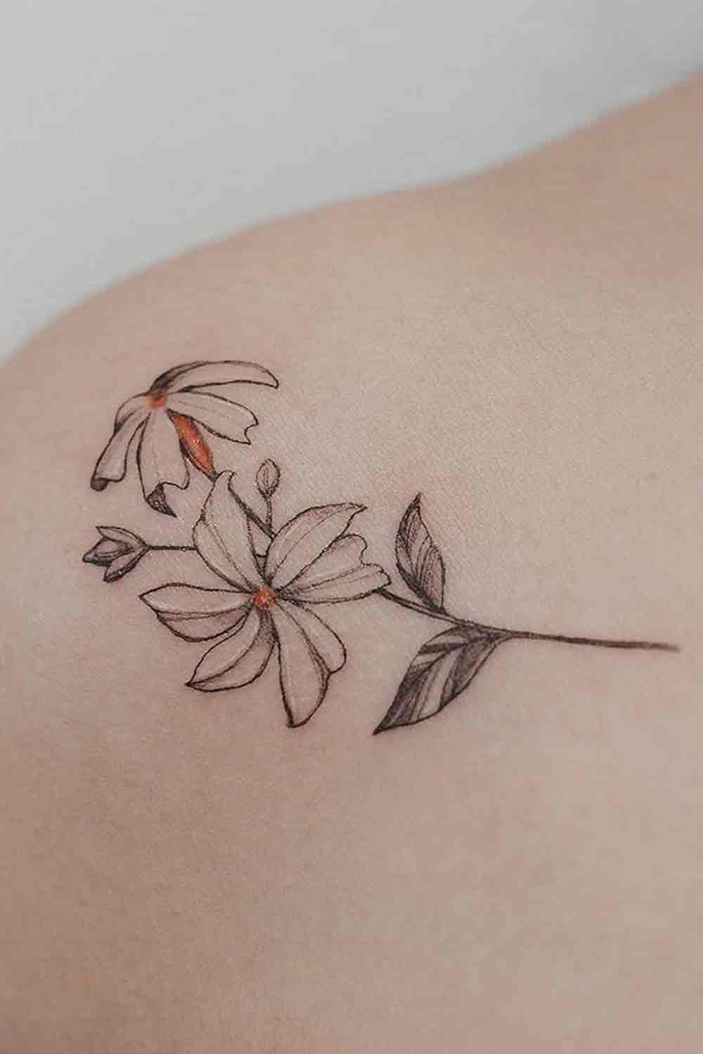 tatuaje en hombro de mujer 06