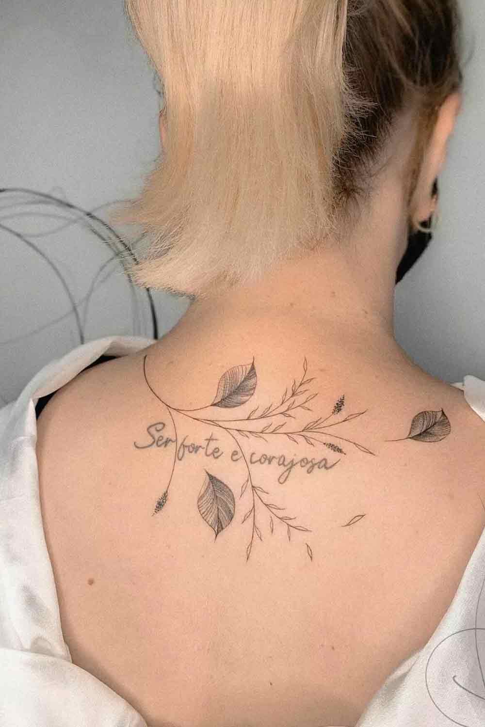 tatuaje en hombro de mujer 08