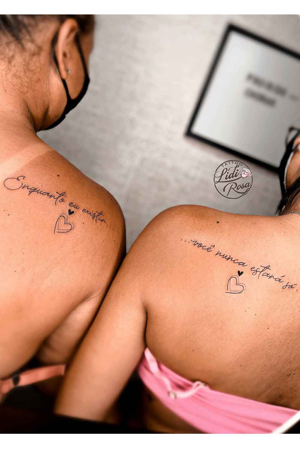 tatuaje en hombro de mujer 109