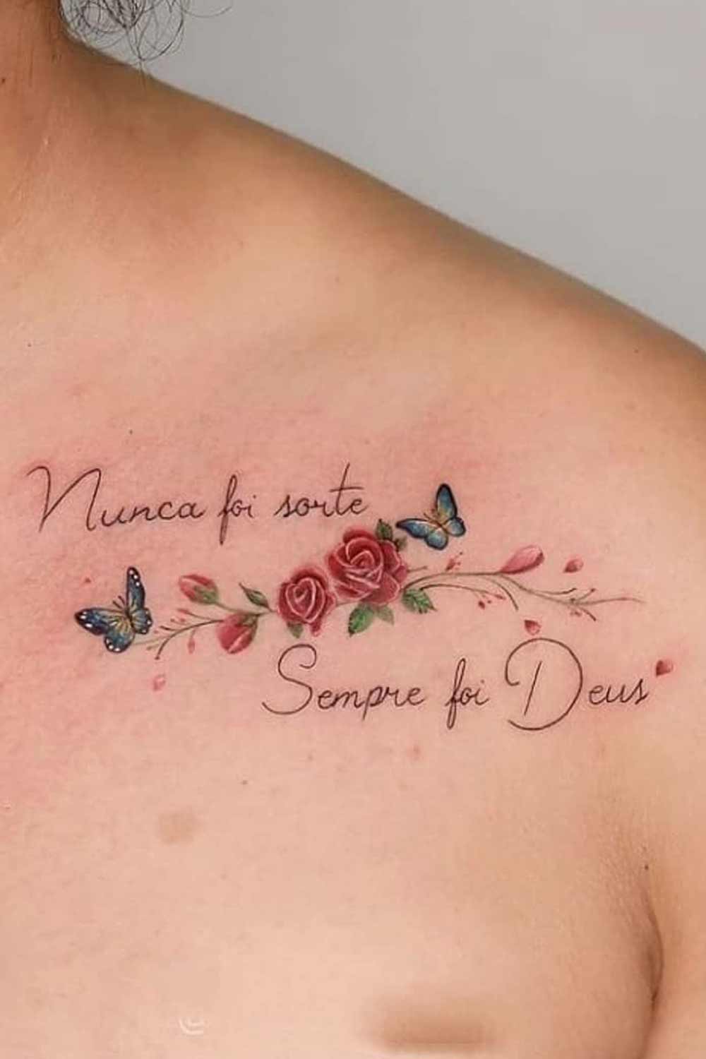 tatuaje en hombro de mujer 11