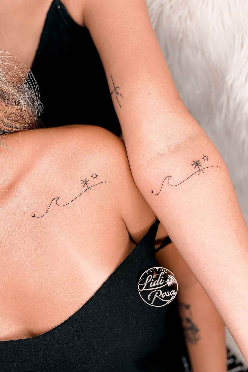 tatuaje en hombro de mujer 113