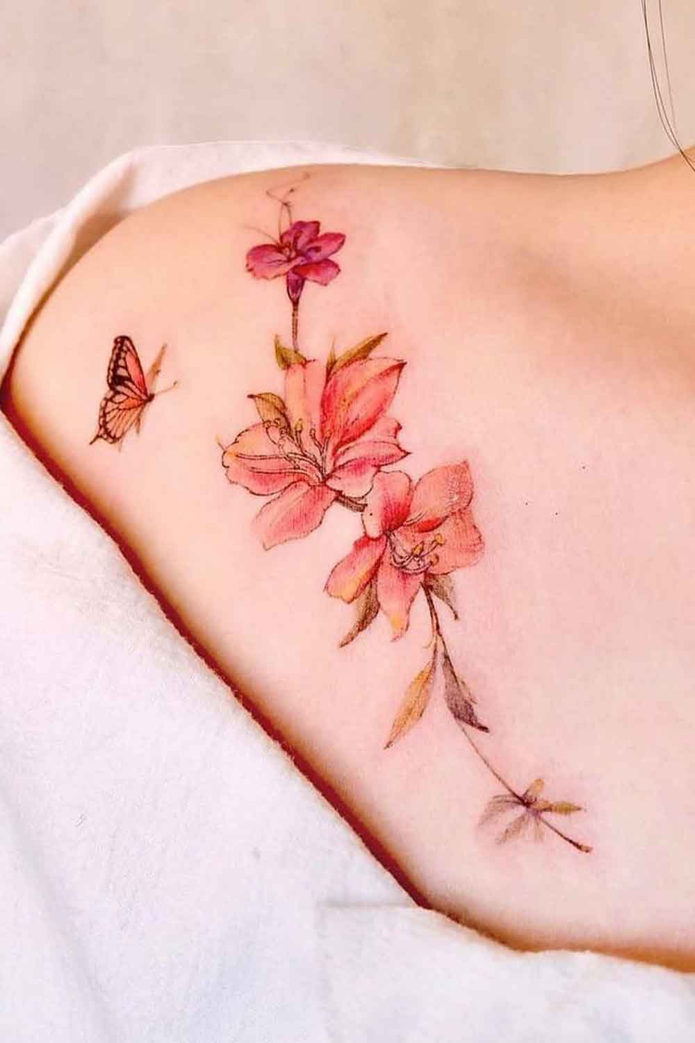 tatuaje en hombro de mujer 116
