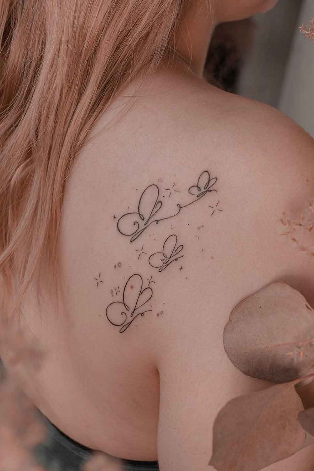tatuaje en hombro de mujer 117