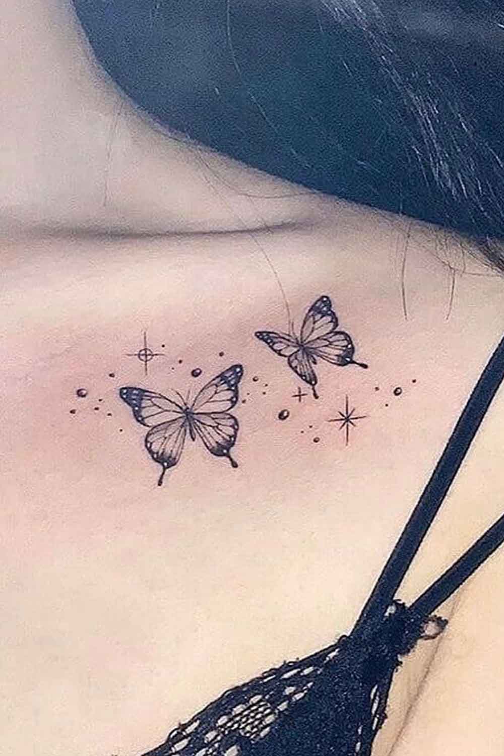 tatuaje en hombro de mujer 119
