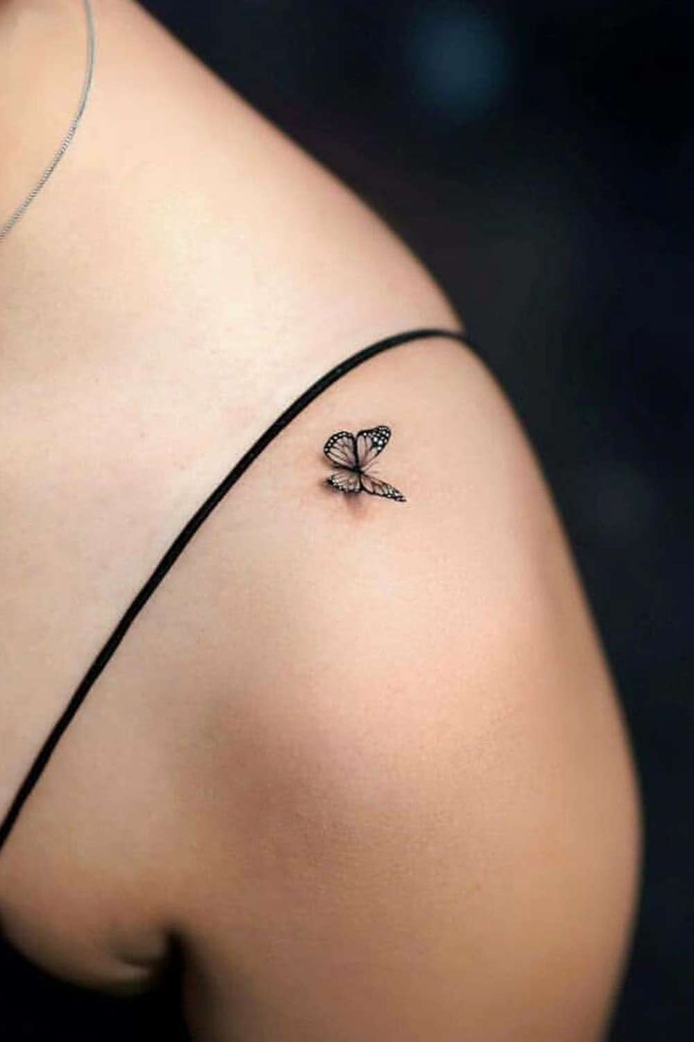 tatuaje en hombro de mujer 121