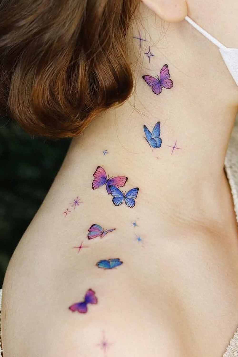 tatuaje en hombro de mujer 129