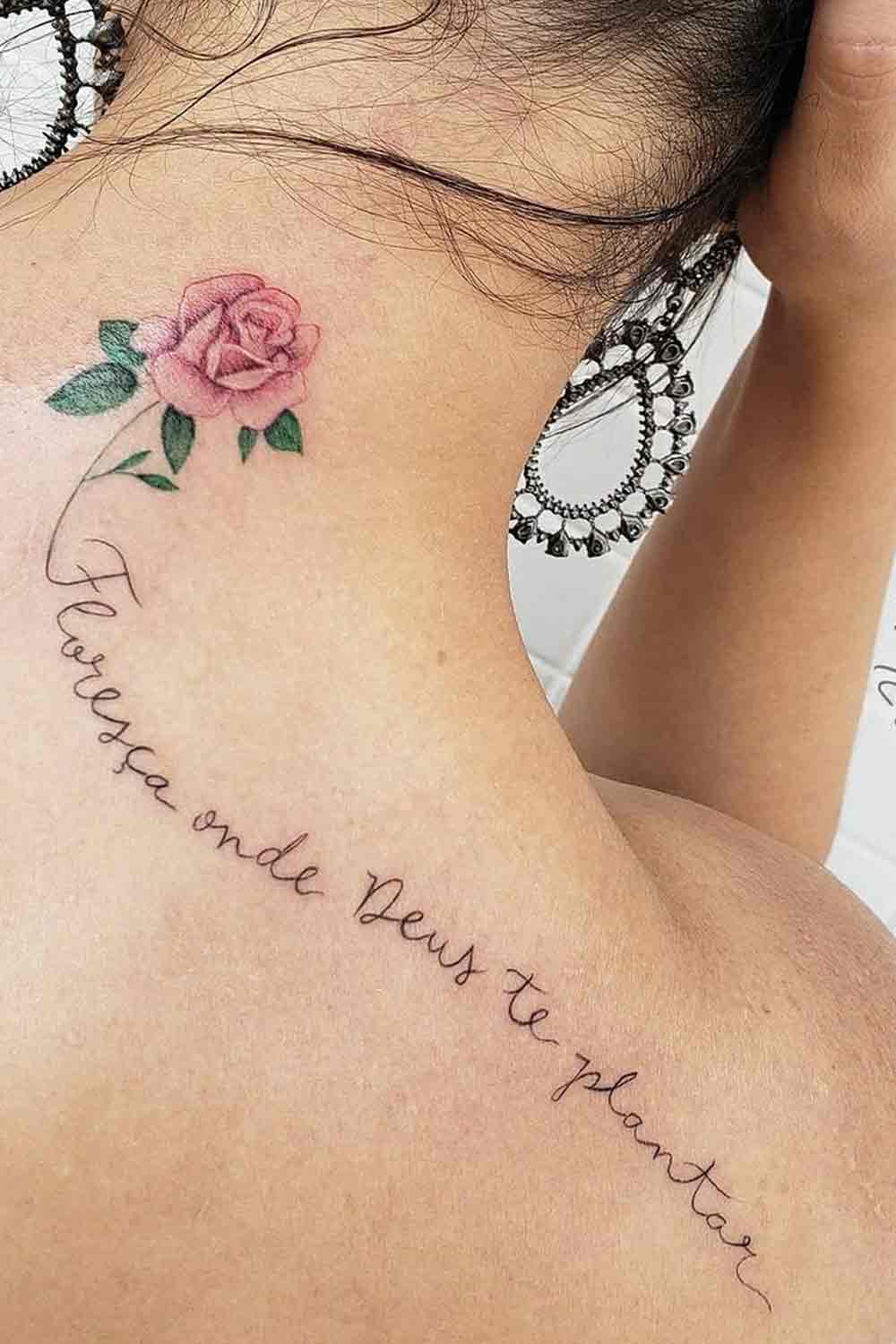 tatuaje en hombro de mujer 13