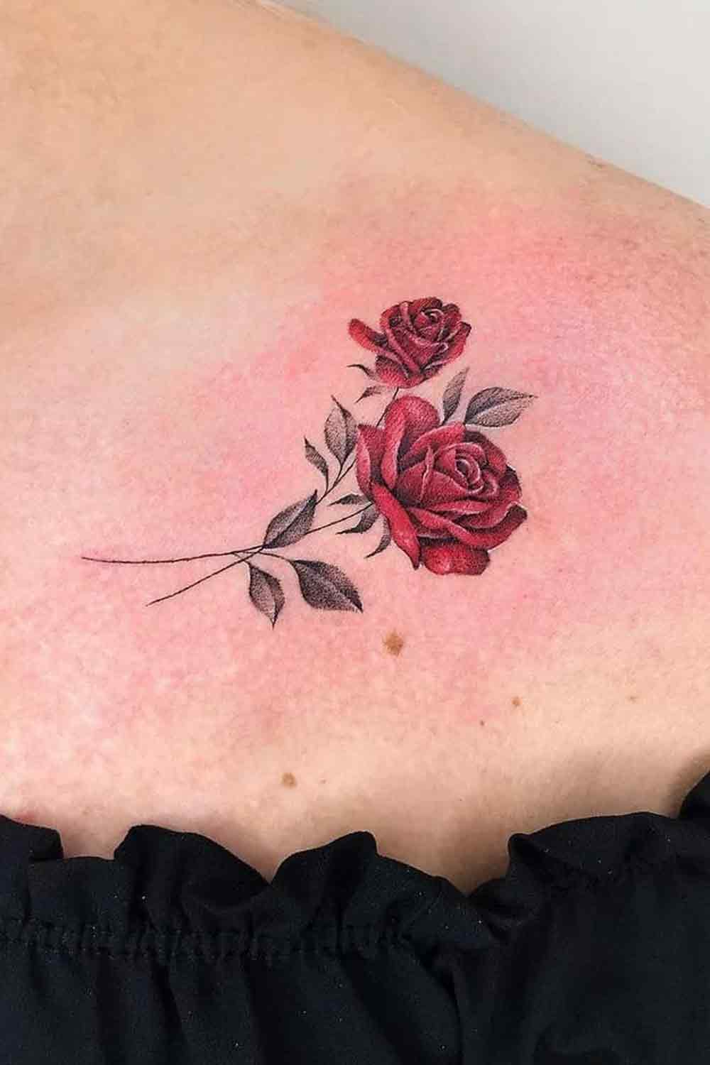 tatuaje en hombro de mujer 148