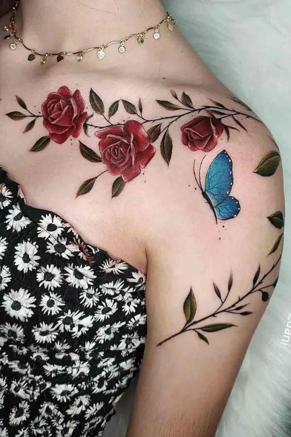 tatuaje en hombro de mujer 149
