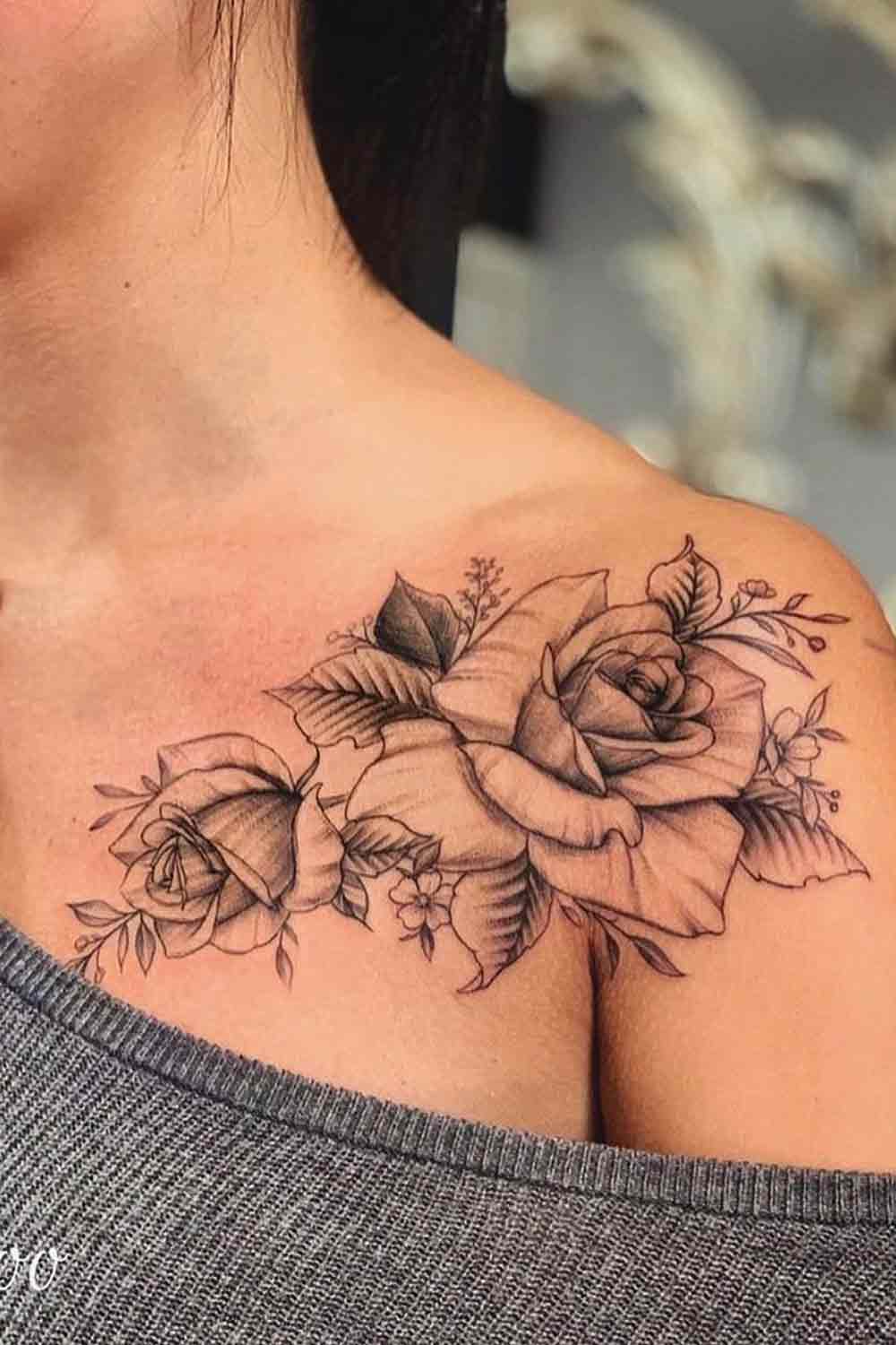 tatuaje en hombro de mujer 152