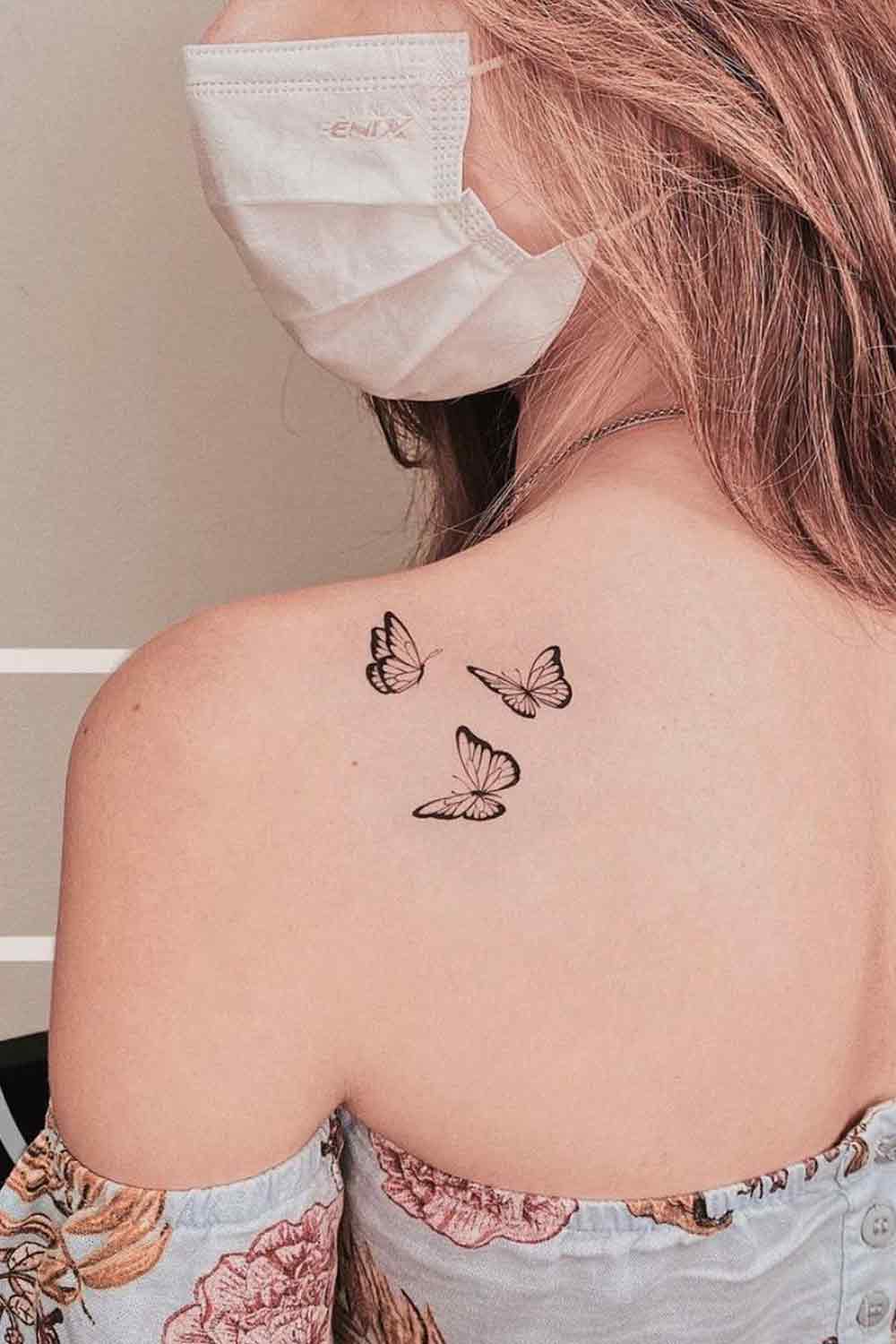 tatuaje en hombro de mujer 159
