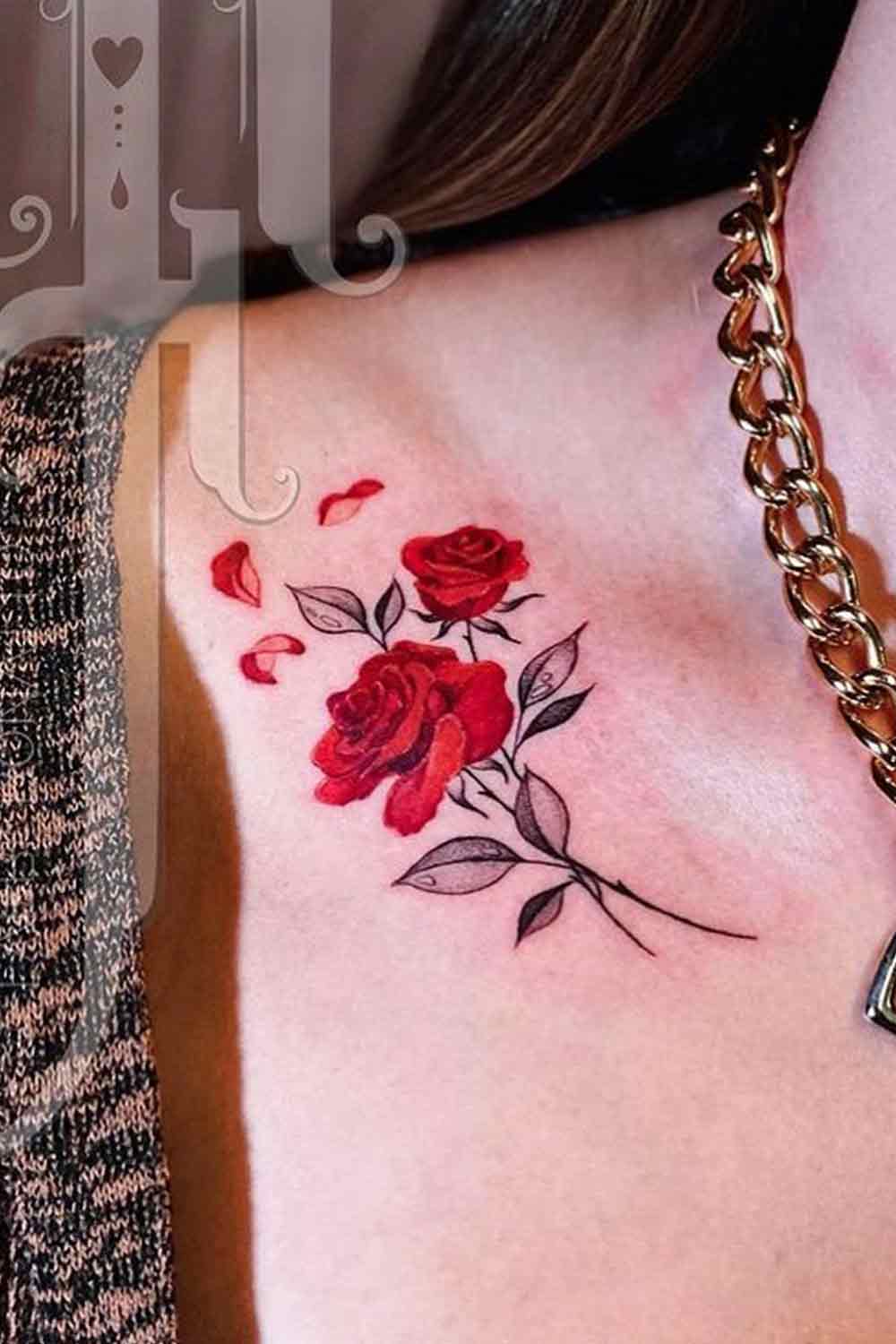 tatuaje en hombro de mujer 35