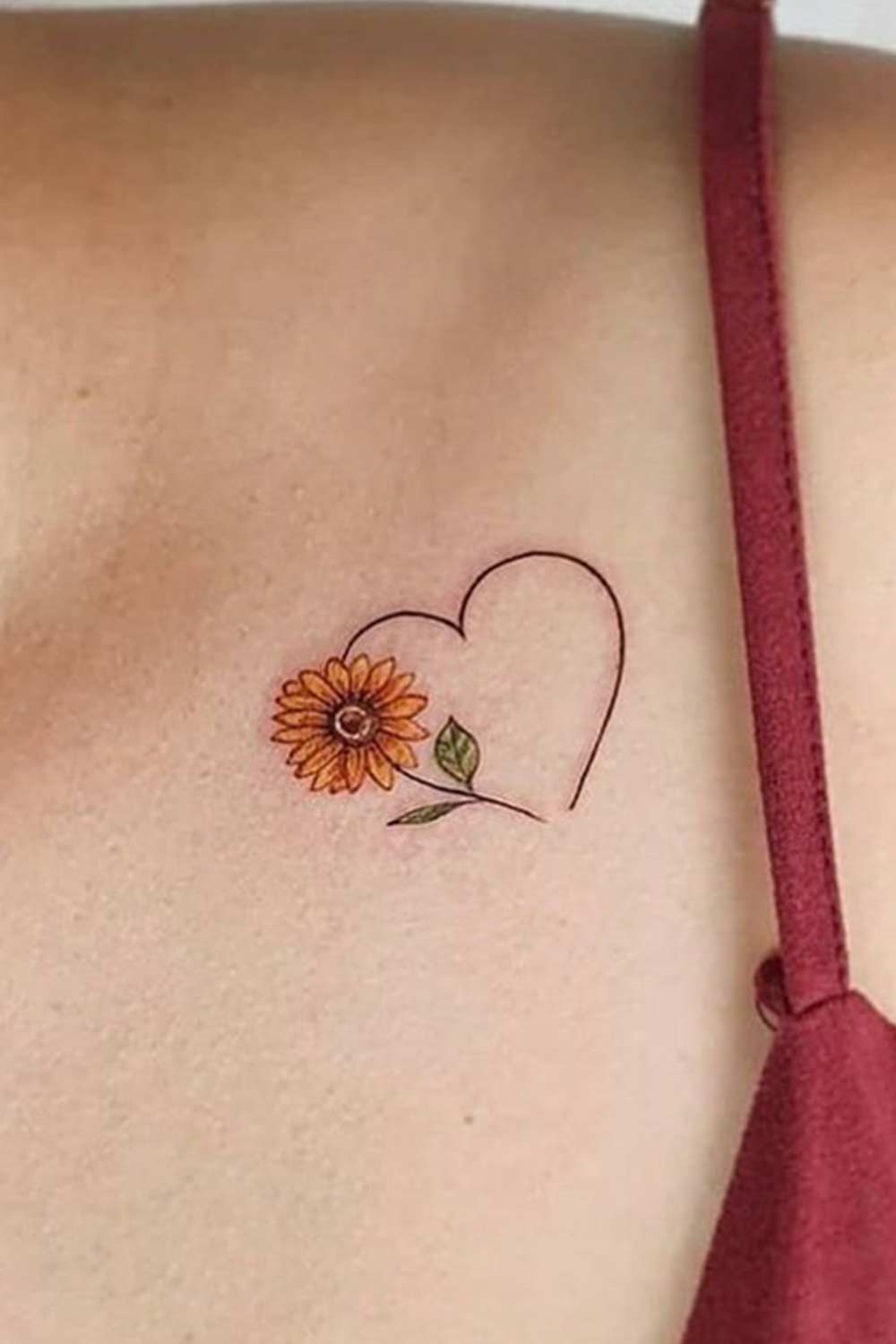 tatuaje en hombro de mujer 36