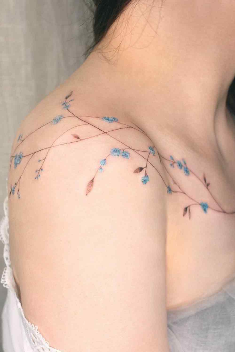 tatuaje en hombro de mujer 41