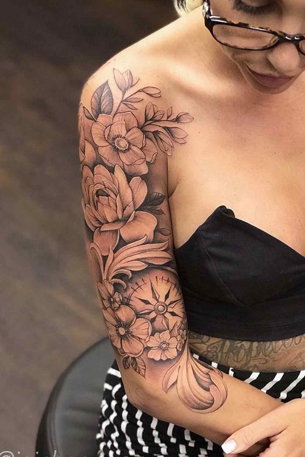 tatuaje en hombro de mujer 47