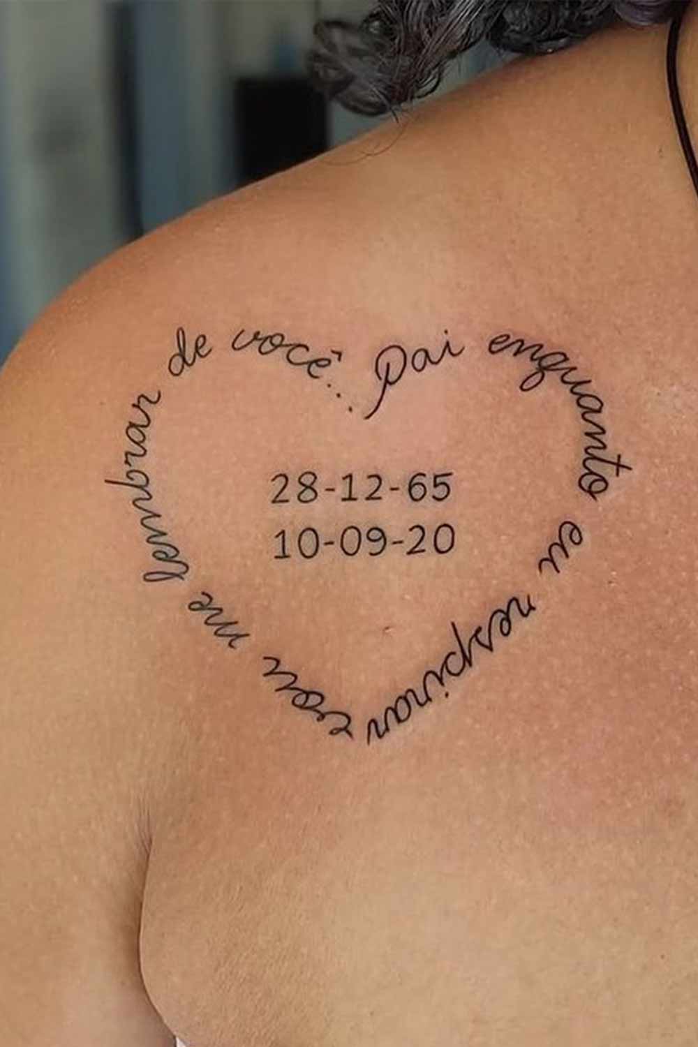 tatuaje en hombro de mujer 52