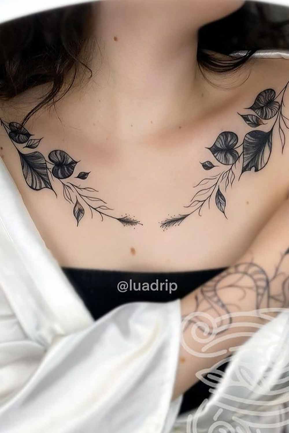 tatuaje en hombro de mujer 58