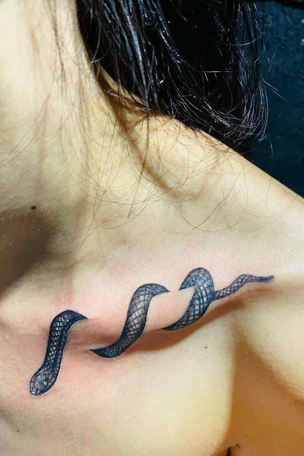 tatuaje en hombro de mujer 59