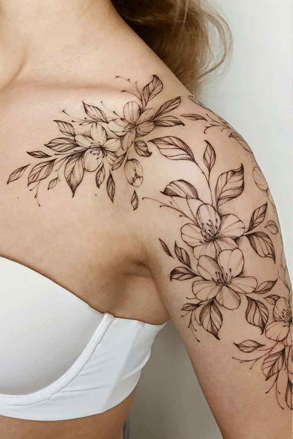 tatuaje en hombro de mujer 72