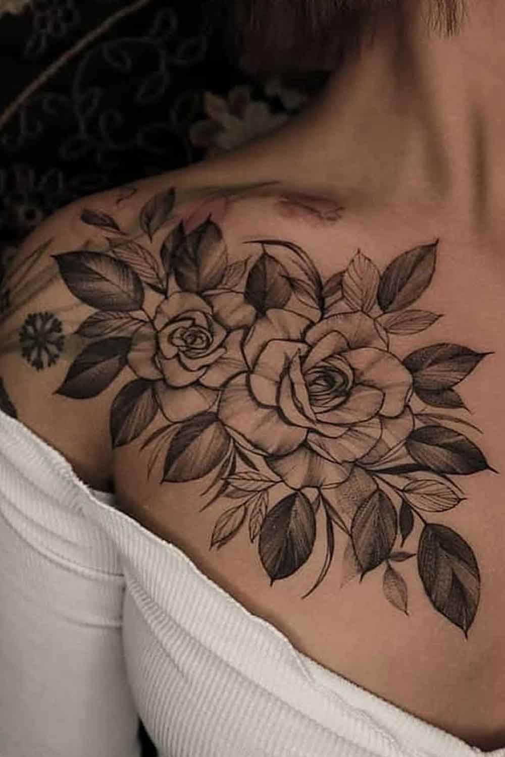 tatuaje en hombro de mujer 78