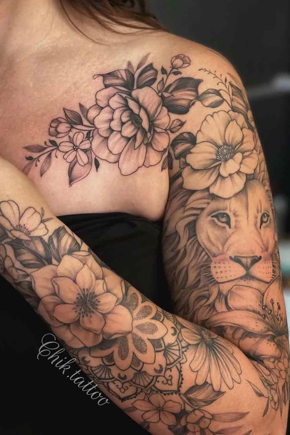 tatuaje en hombro de mujer 80