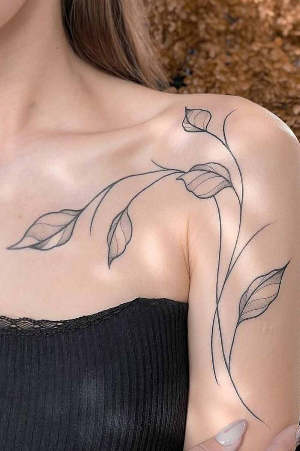 tatuaje en hombro de mujer 89