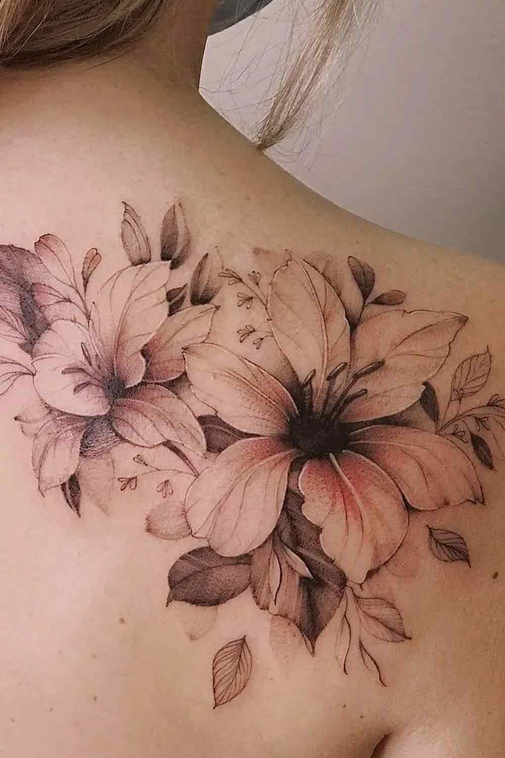 tatuaje en hombro de mujer 95