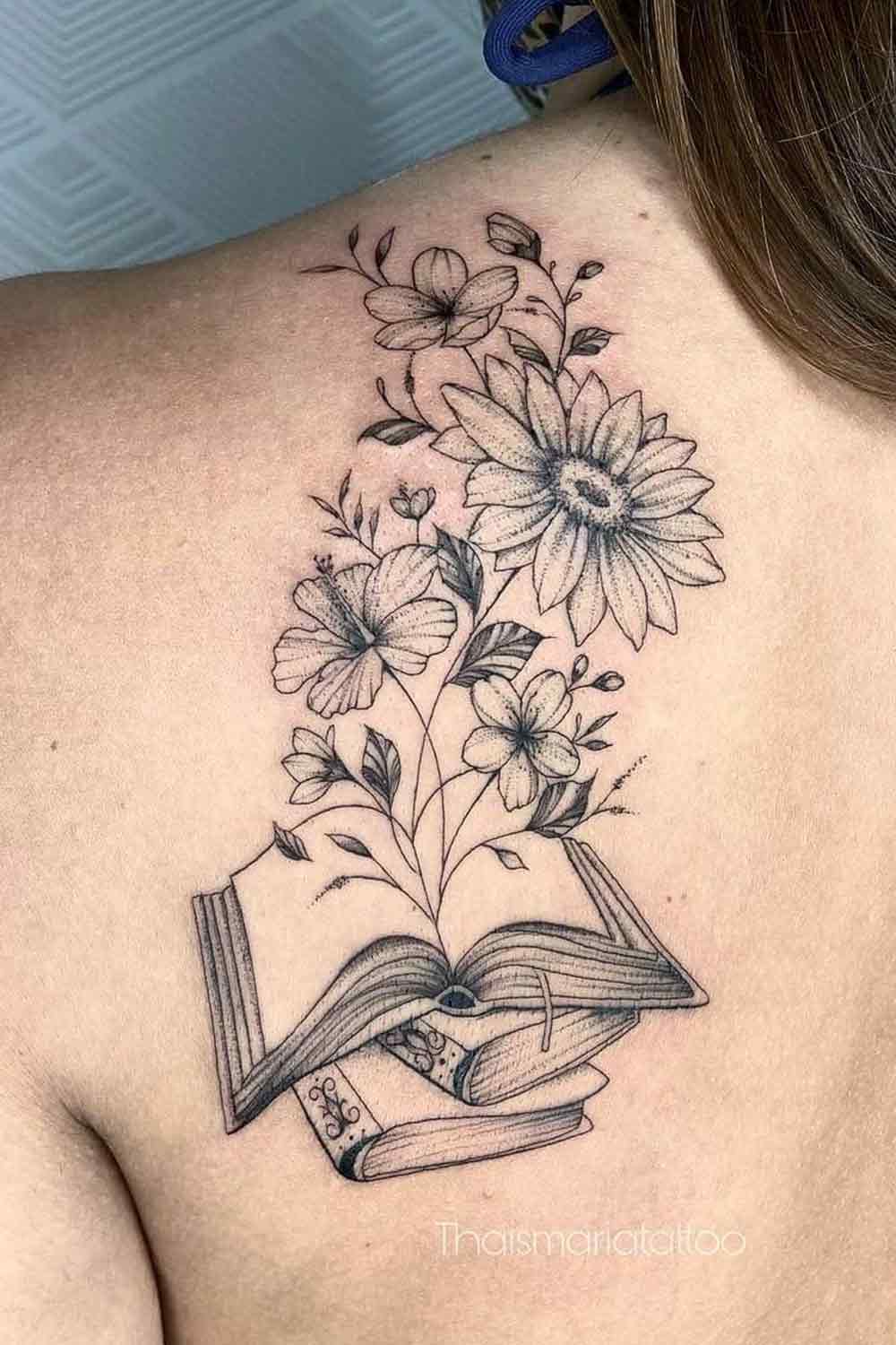 tatuaje en hombro de mujer 96