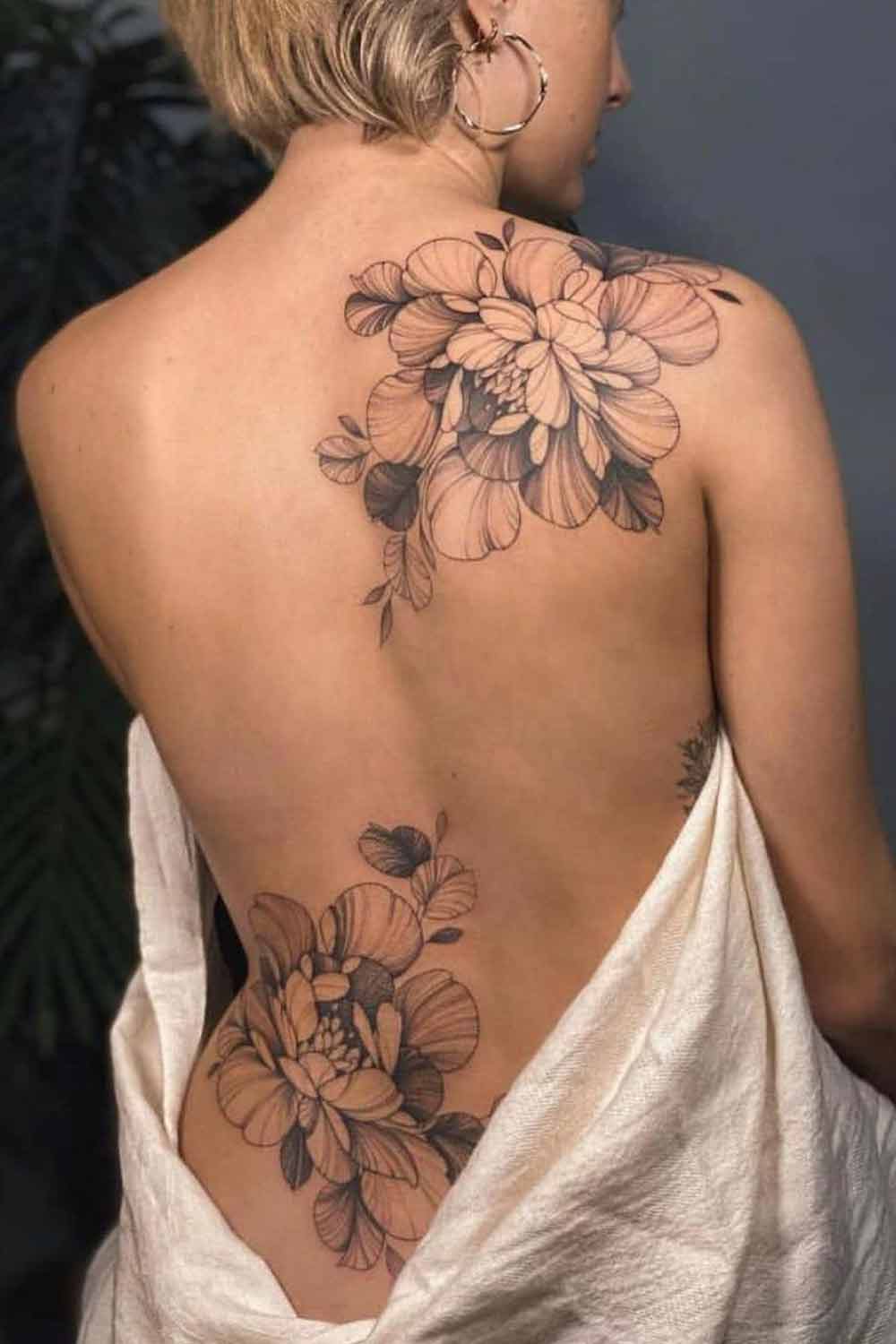 tatuaje en hombro de mujer 98