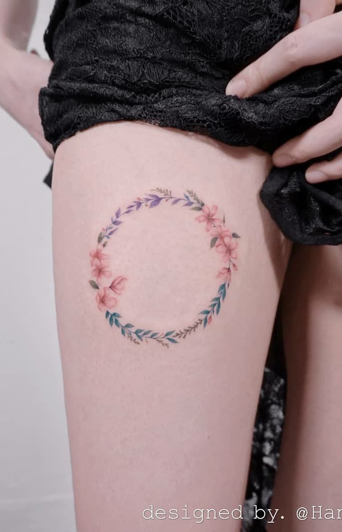tatuaje en muslo de mujer 19