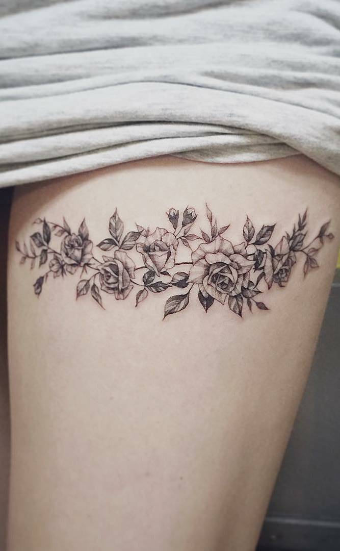 tatuaje en muslo de mujer 43